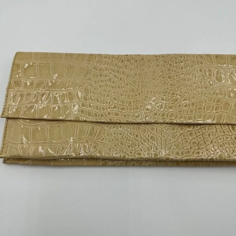 Saks Fifth Avenue Blonde Croc Envelope Clutch Purse Wrist Strap Suede Lining‎